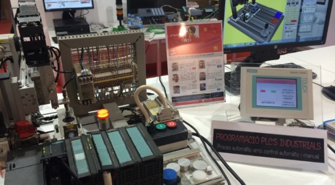 L'Institut Palau Ausit present al Saló Ensenyament 2015 - Automatització i robòtica