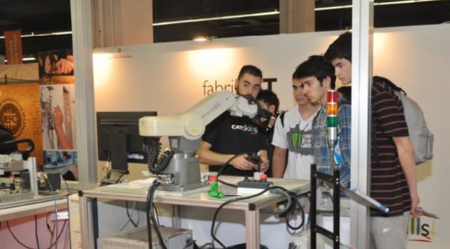 L'Institut Palau Ausit present al Saló Ensenyament 2015 - Automatització i robòtica